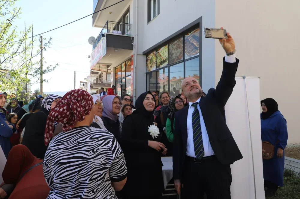 AK Parti Afyonkarahisar Kadın Kolları’ndan Üyelerine İlk Ziyaret